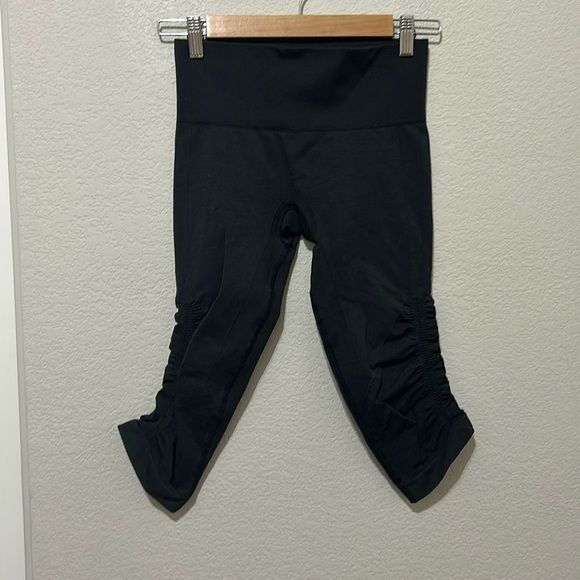 Lululemon In The Flow Crop II Black size 4 Compression - Picture 2 of 12